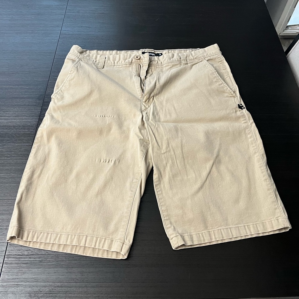 Vintage Etnies khaki shorts like new, size 36w